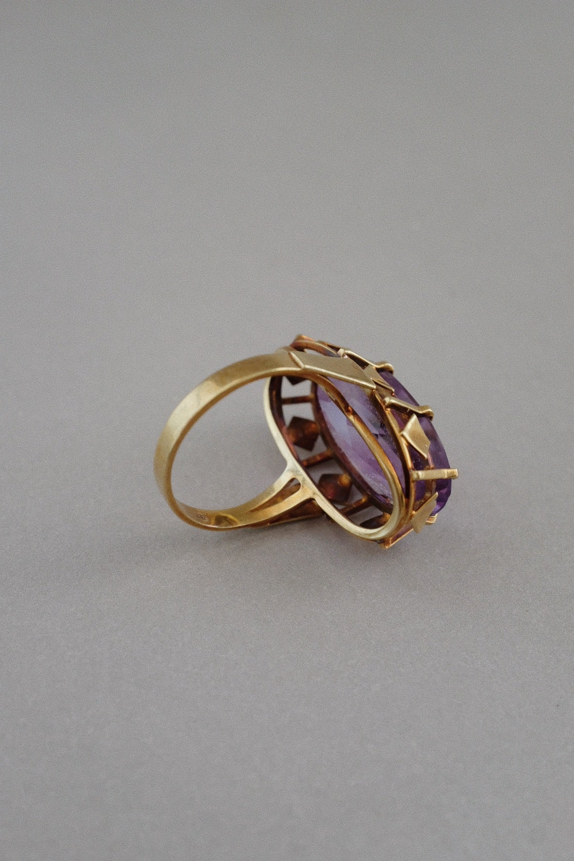 Art Deco Cocktail Ring w. Amethyst