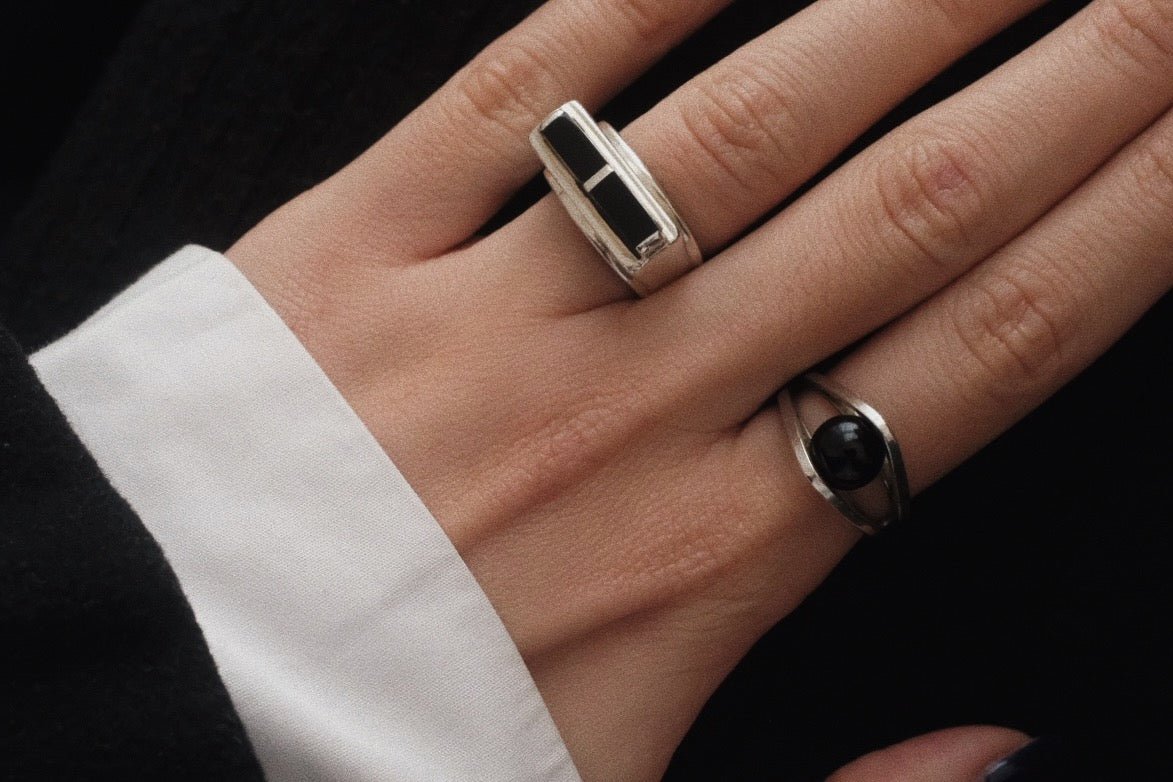 Kinetic Silver Ring w. Onyx c.1970s