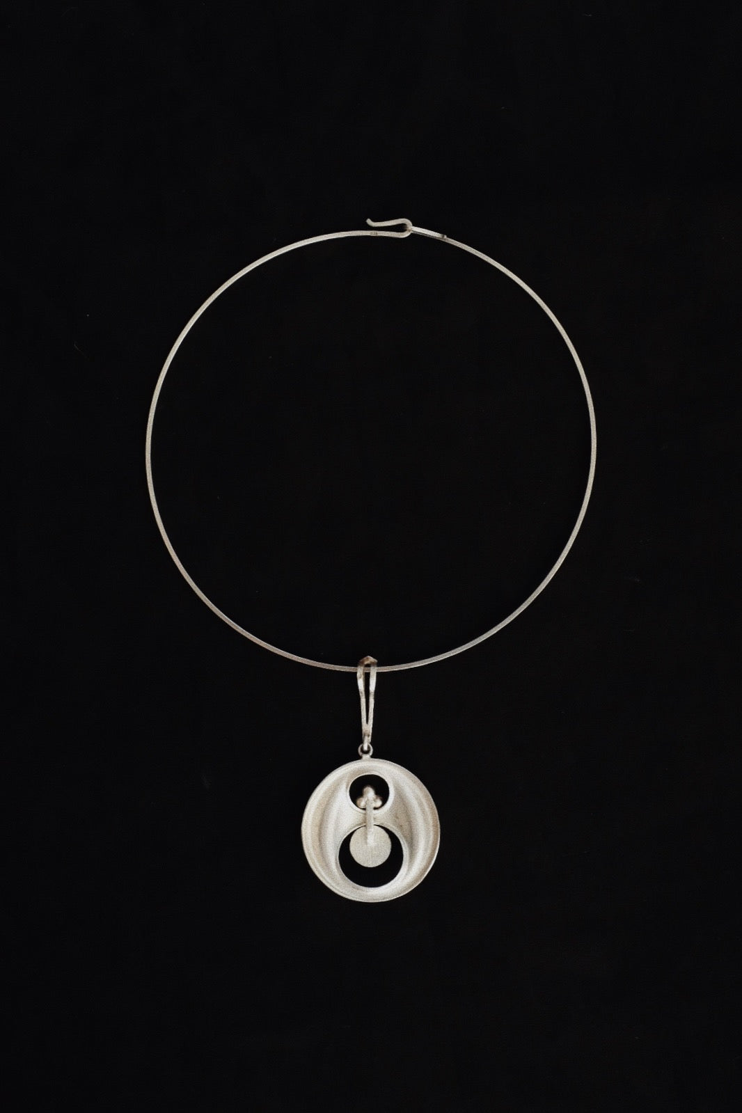 Modernist Neck-ring w.Lapis Lazuli