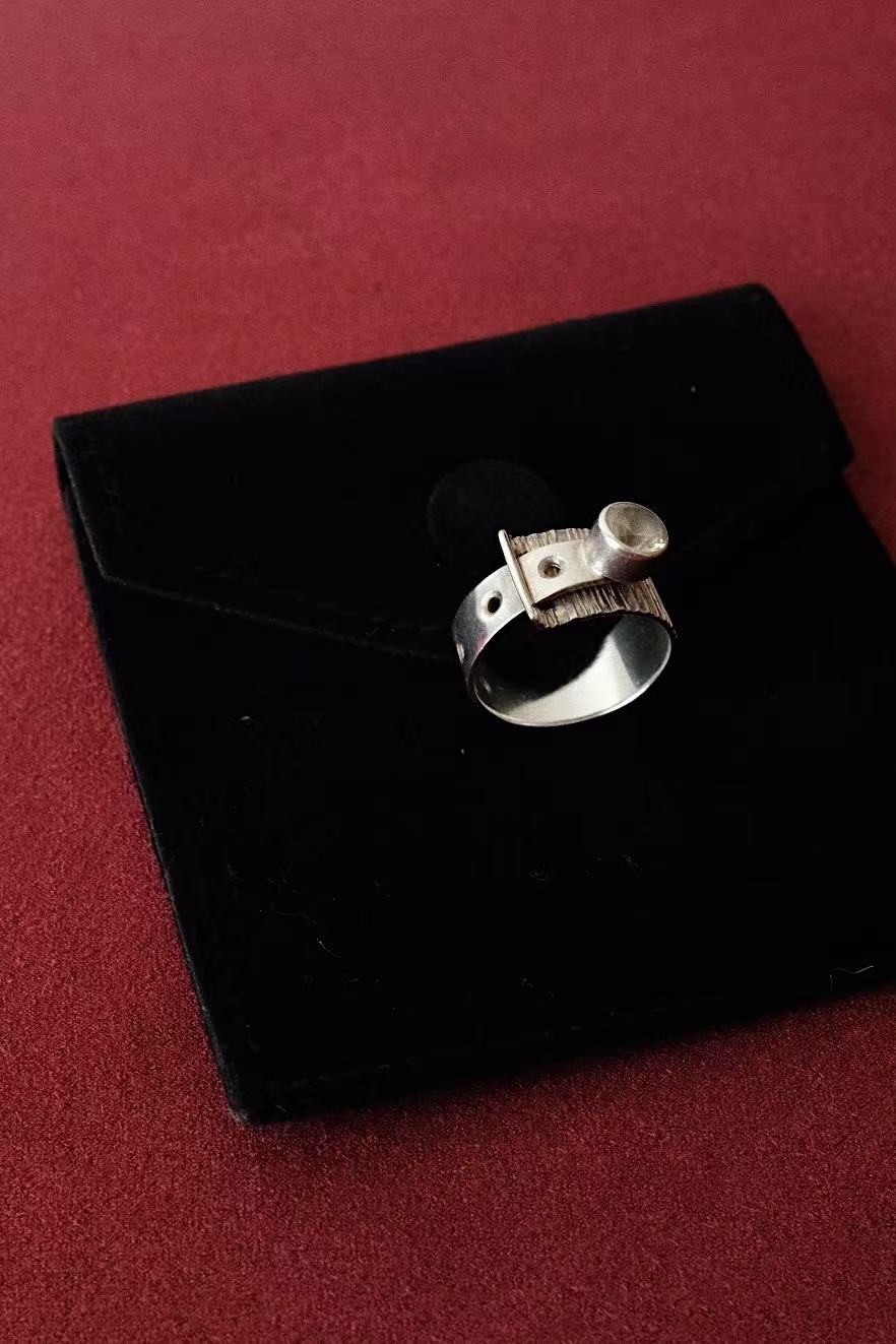 Modernist Silver Ring w.Crystal c.1970s