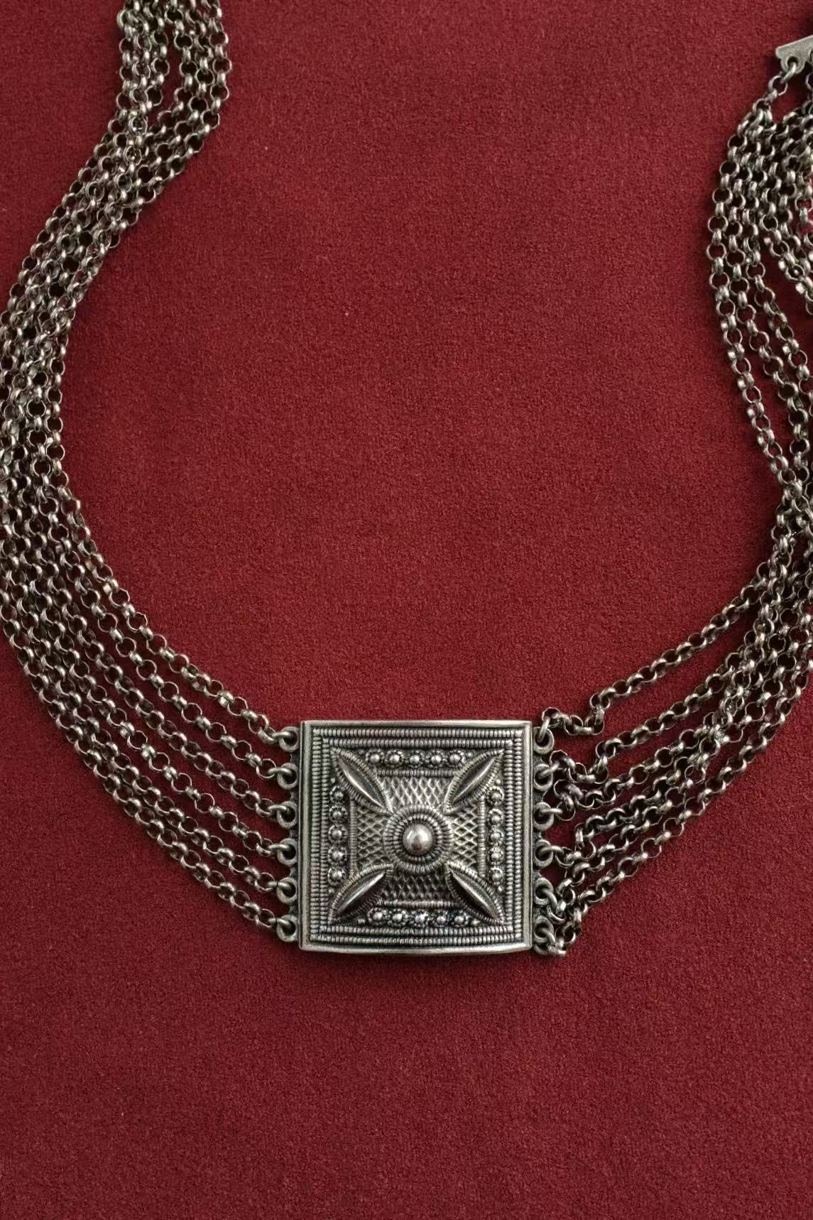 Blachian Antik Schmuck c.1950s