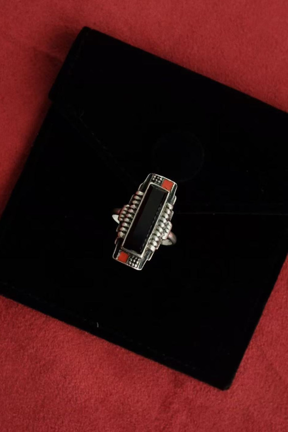 Art Deco Enamel Ring w. Onyx