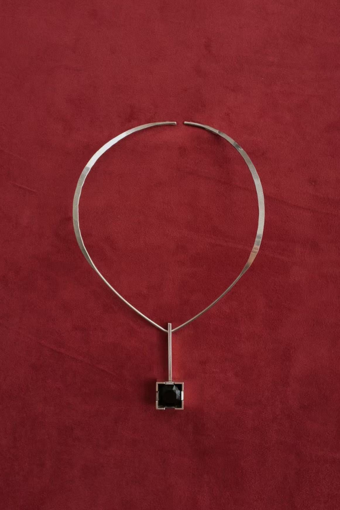 Modernist Neck-ring w.Smoky Quartz