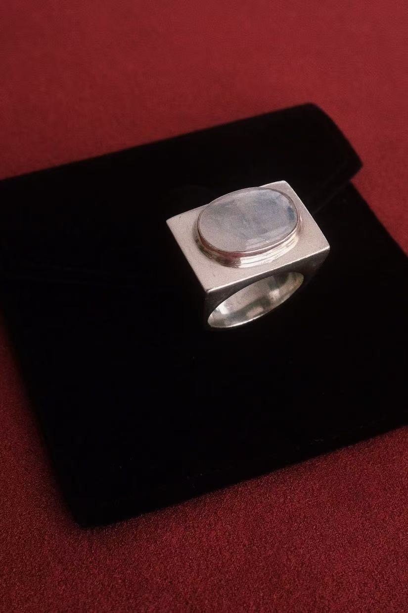 Signet Ring w.Moonstone