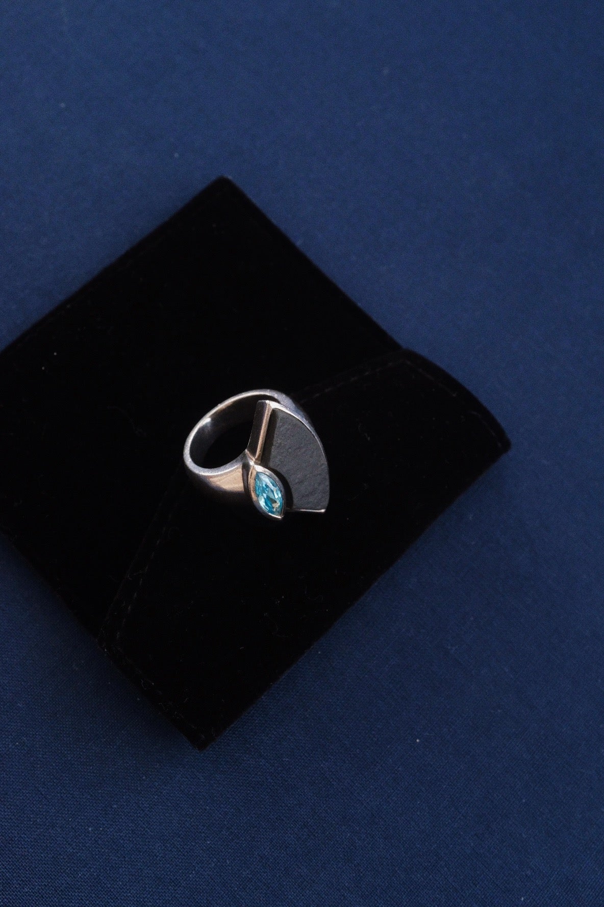 Modernist Ring w.Topaz & Mate Obsidian