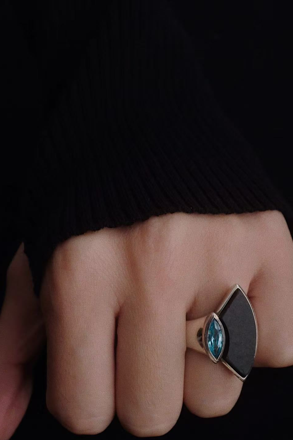 Modernist Ring w.Topaz & Mate Obsidian