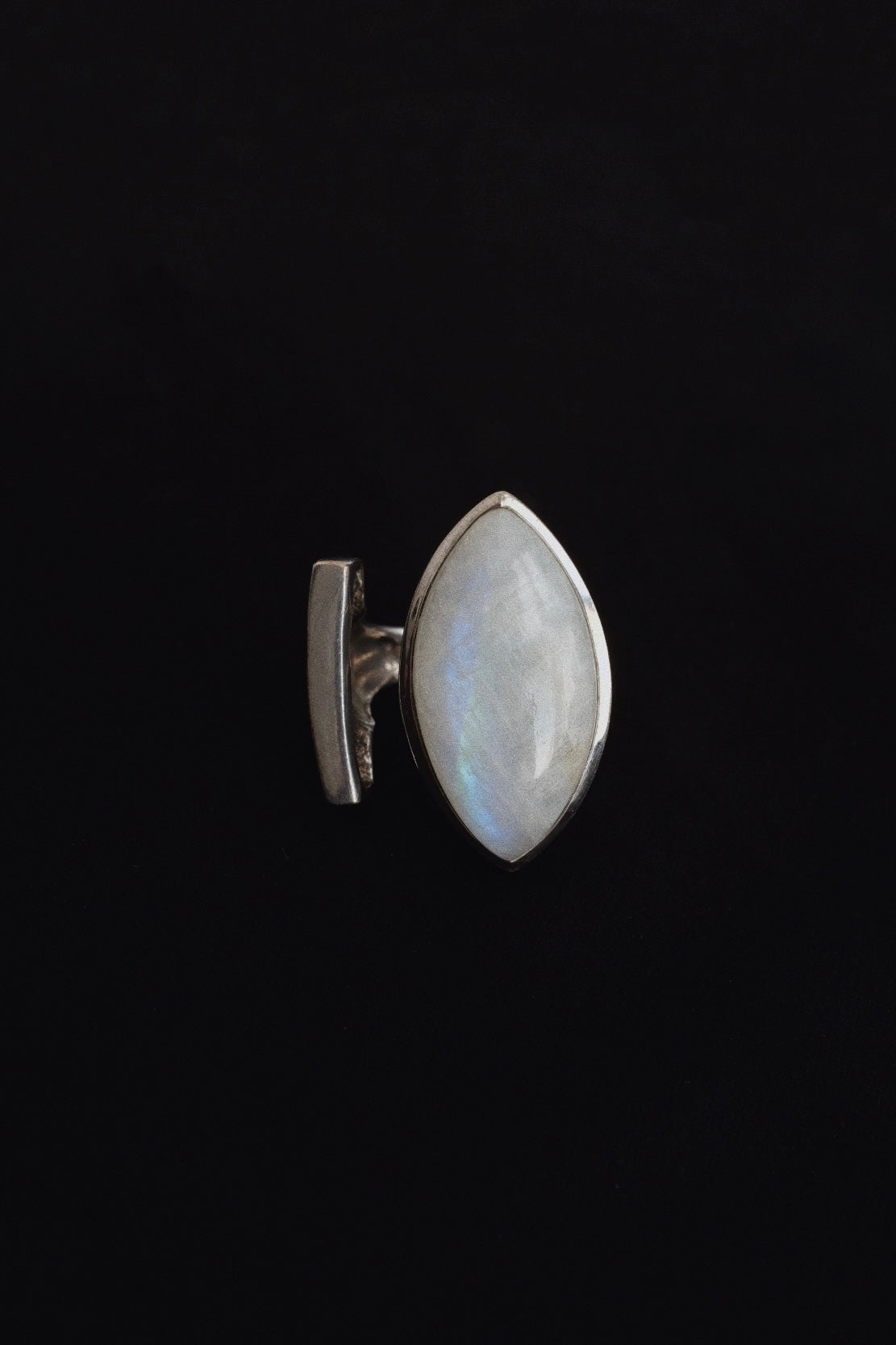 Modernist Silver Ring w. Moonstone