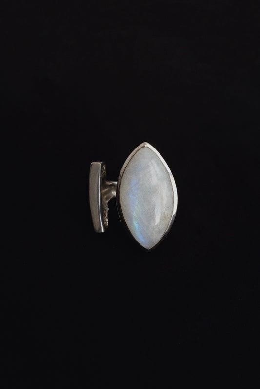 Modernist Silver Ring w. Moonstone