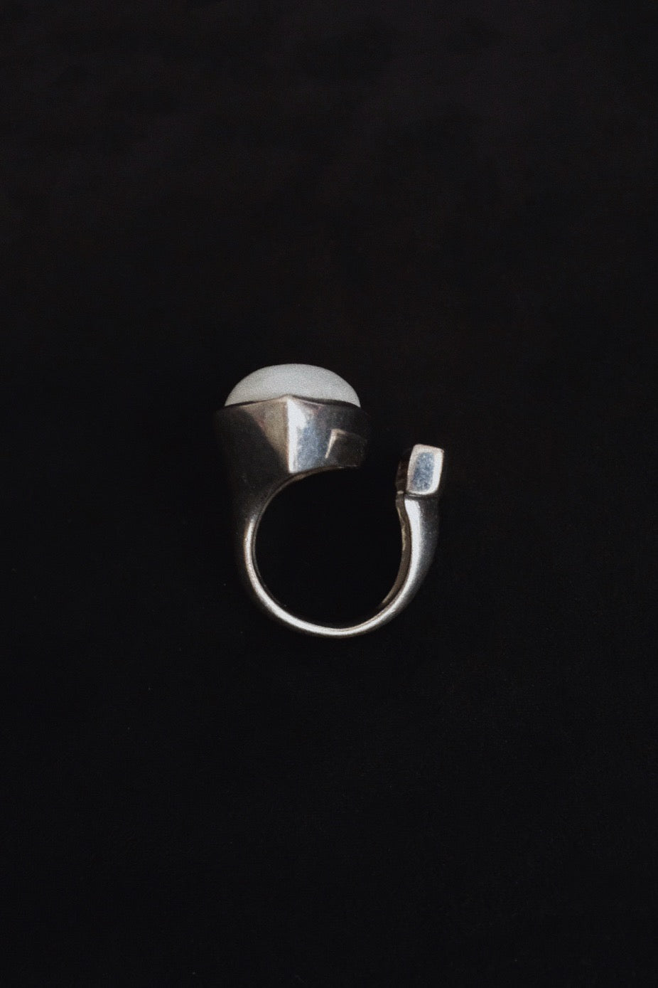 Modernist Silver Ring w. Moonstone