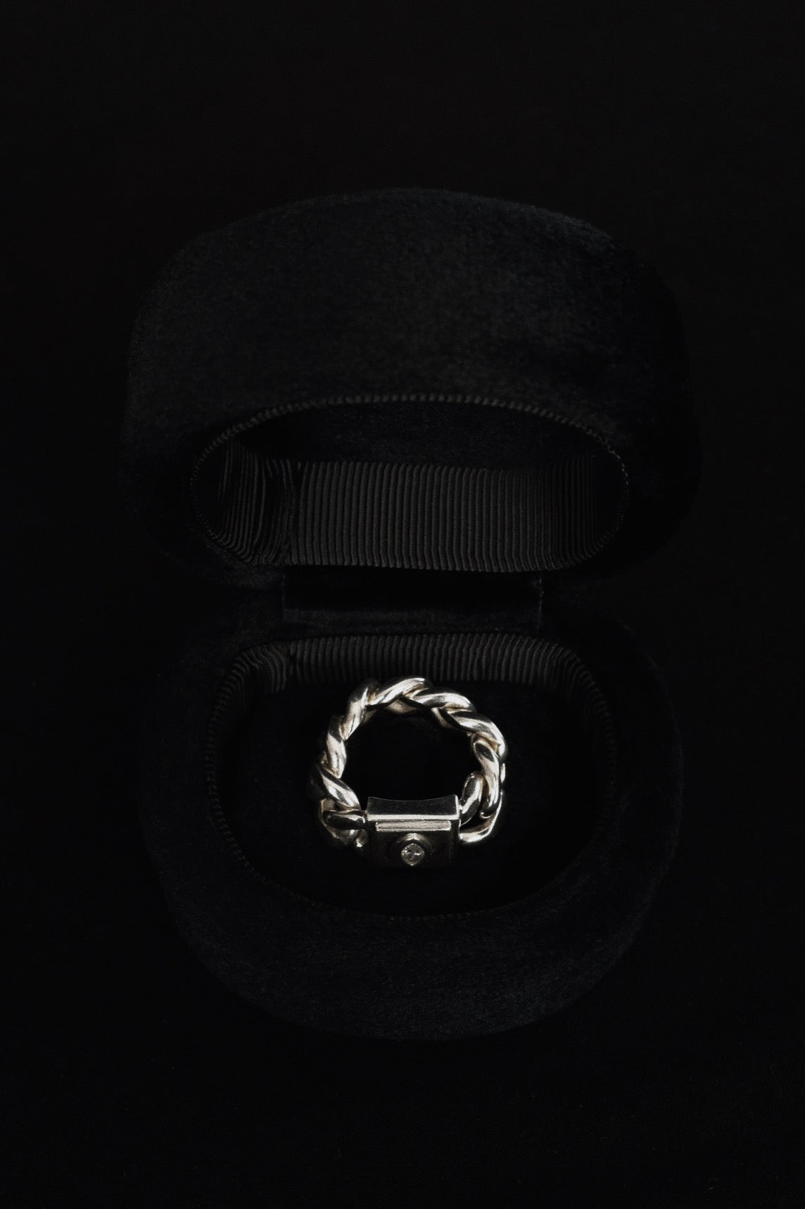 Curb Chain Ring 01