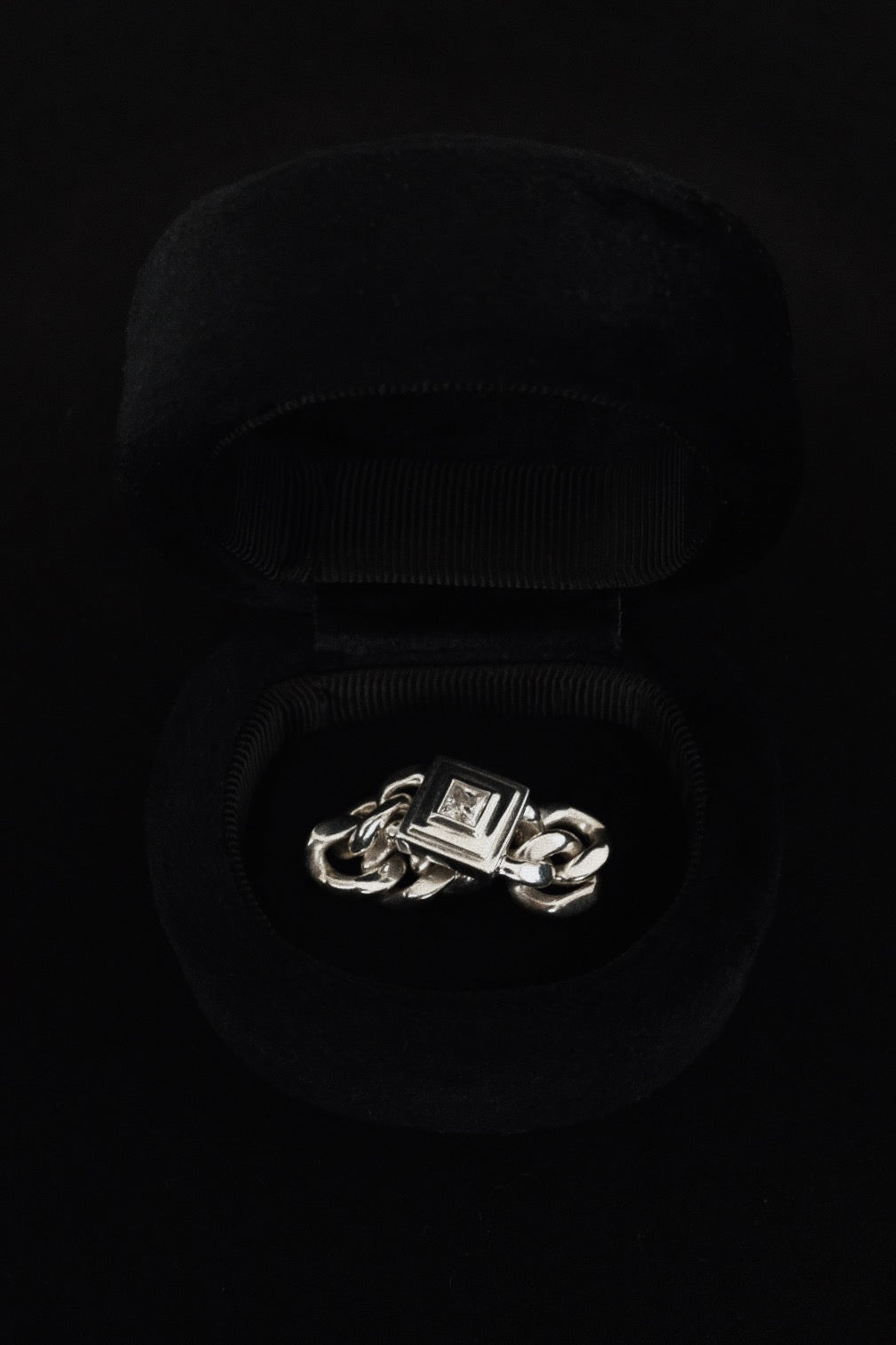 Curb Chain Ring 01