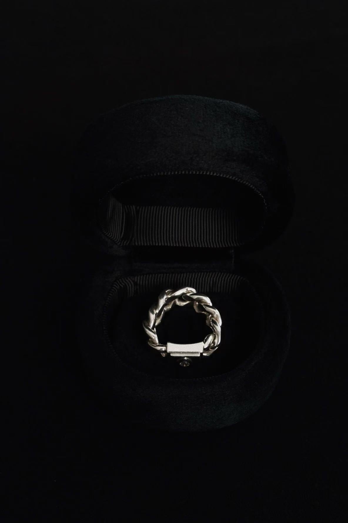 Curb Chain Ring 01
