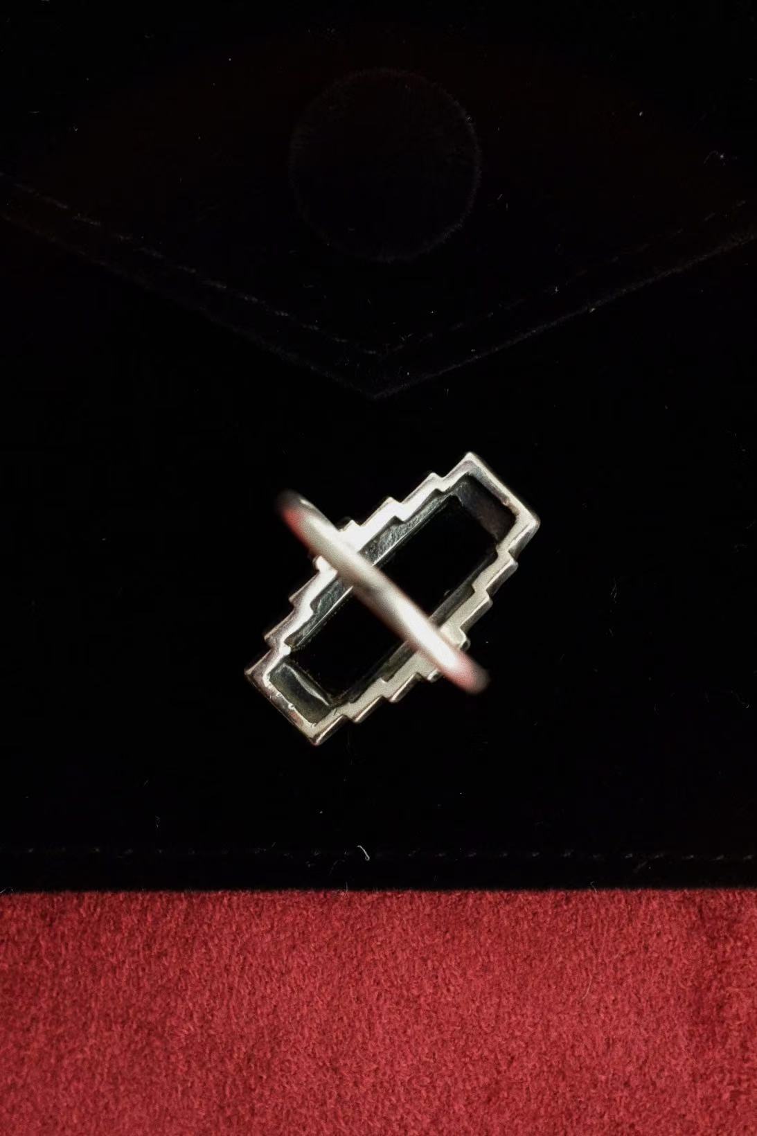 Art Deco Enamel Ring w. Onyx