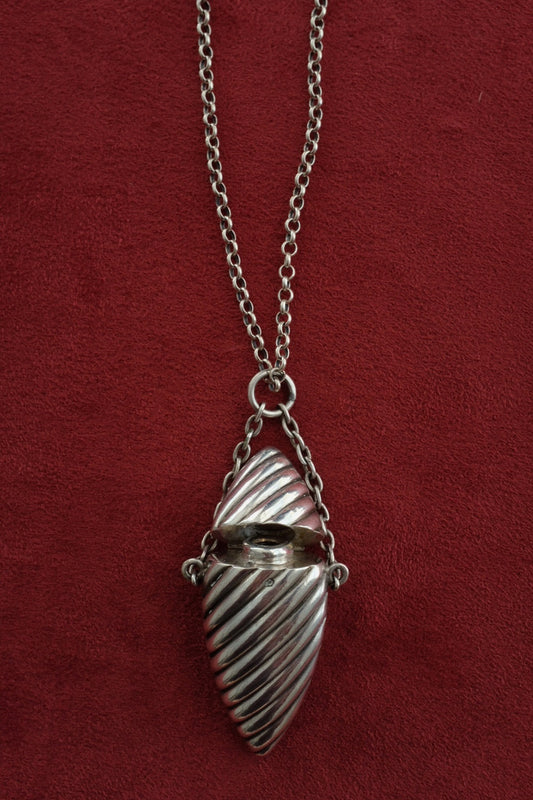 Chatelain Scent Pendant
